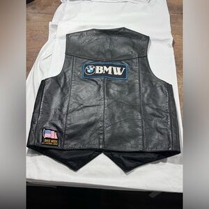 VINTAGE FMC BMW MOTORCYCLE LEATHER VEST WITH COMMEMORATIVE PATCHES & PINS SZ 44